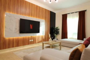 Signature Stays - Spacious Modern Apt
